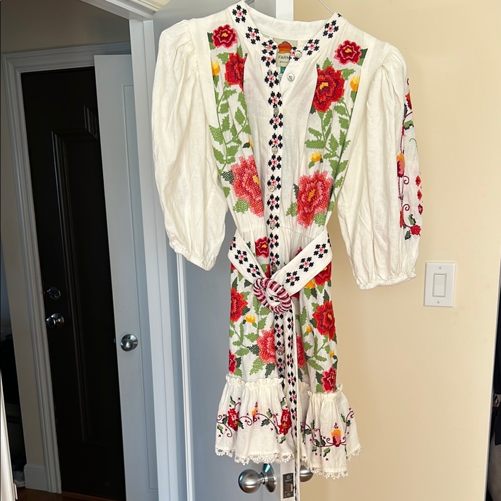 Farm rio Floral Embroidered Carmina dress- NWOT, size small